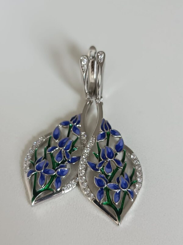 Aretes Largos de Acero – Flor de Iris con Cierre de Presión