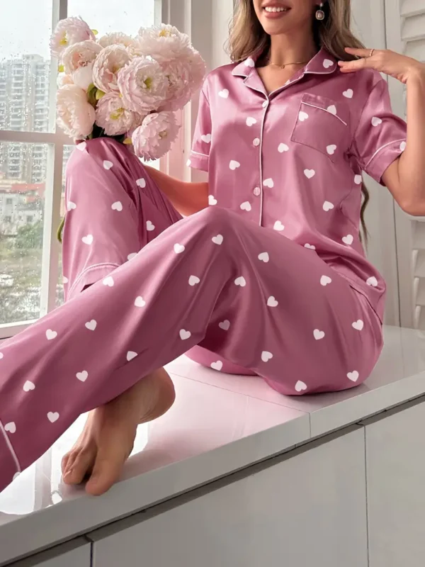 ✨ Conjunto de Pijama de Satén con Estampado de Corazón ✨